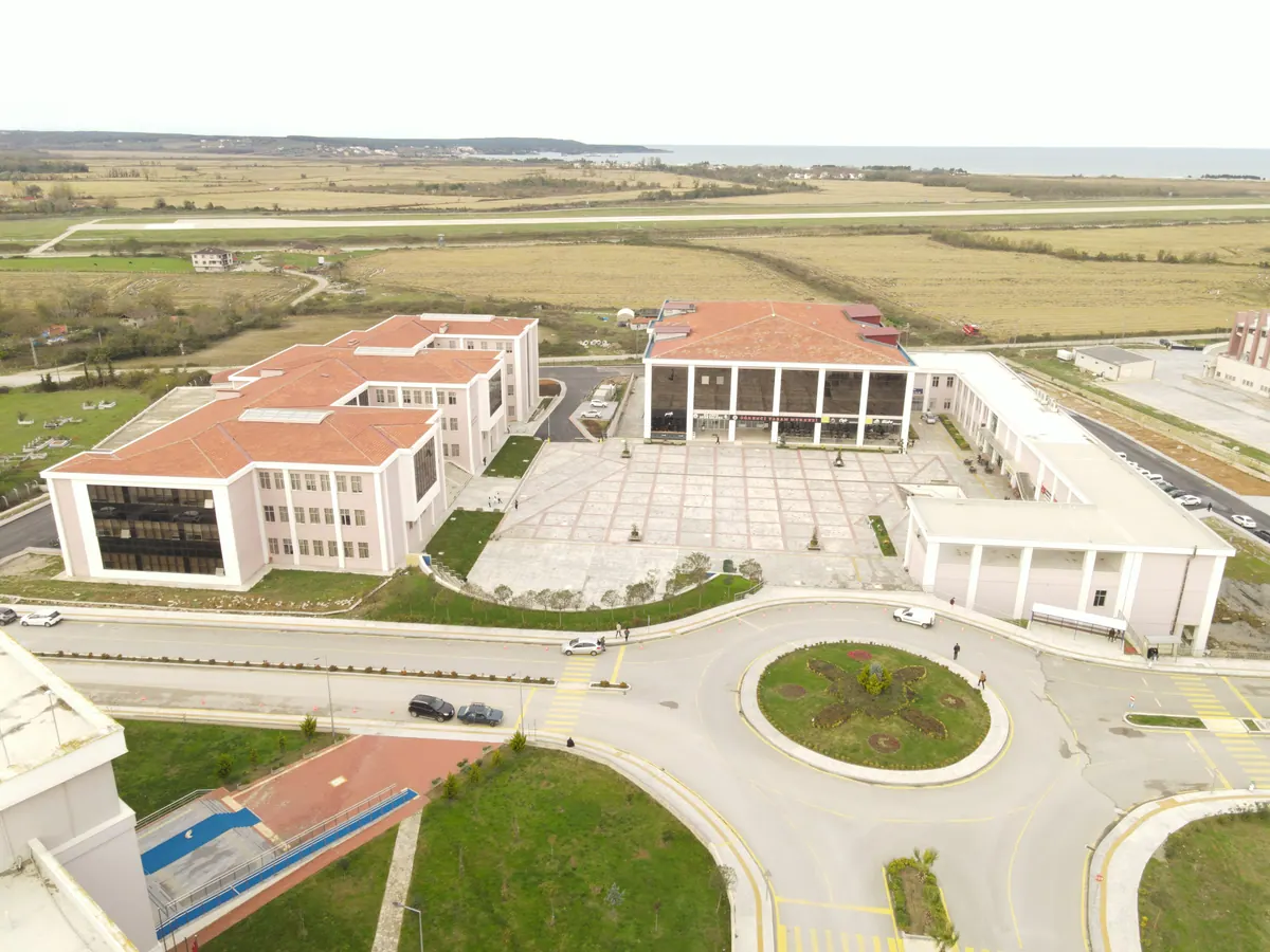 Sinop Üniversitesi Eğitim Fakültesi saha görünümü